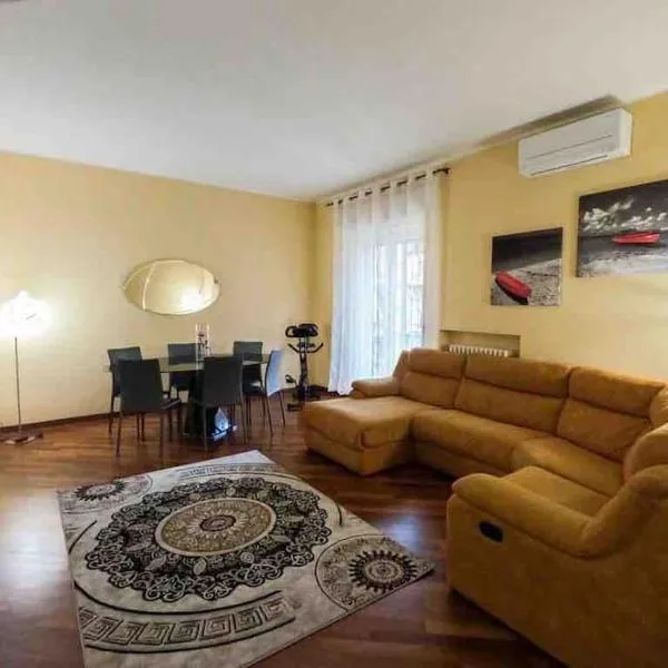 Appartamento grazioso con parcheggio privato, hotel v destinaci Piacenza