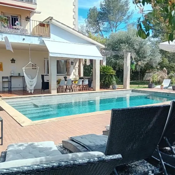 Les Canyes Cottage, Private Villa Resort, hotel v destinaci Piera
