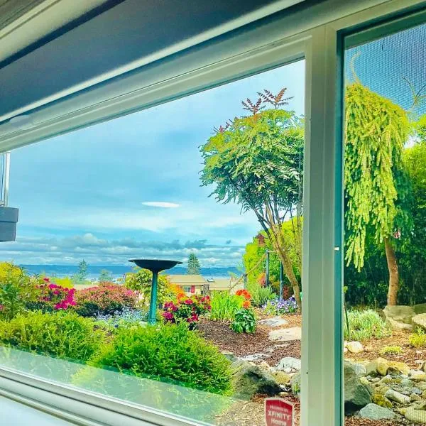 1400sf Cozy Retreat with Sound View, Garden & Privacy, khách sạn ở Federal Way