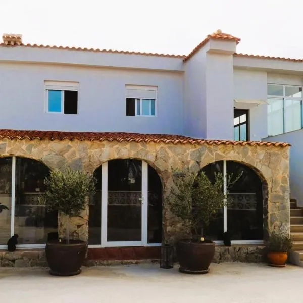 Open and large 1 bed apartment, hotel v destinaci L'Alfas del Pi