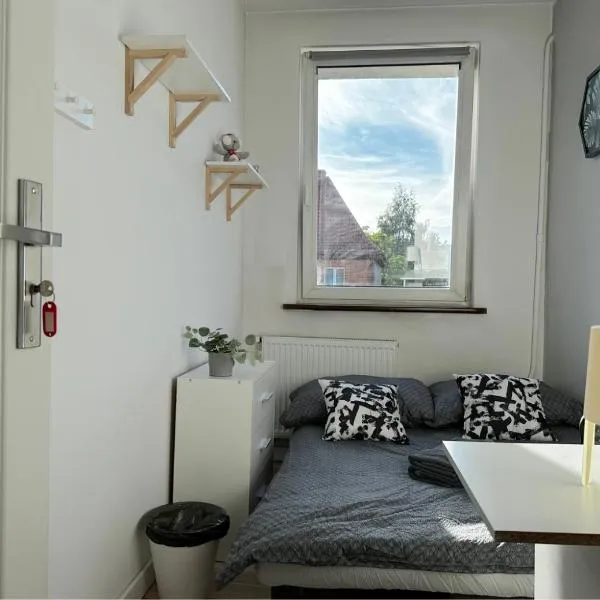 Lambert Room - Peaceful Retreat, 10 Minutes to Gdańsk Old Town & Seaside, hotel in Zaspa