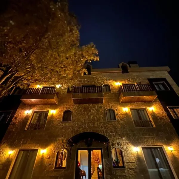 Rokwood faraya, hotel in Ash Sha‘rah