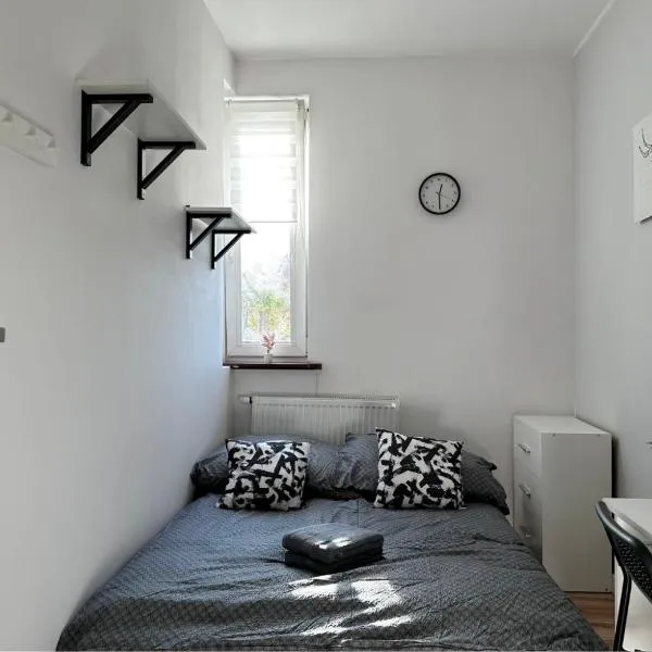 August Room - Peaceful Retreat, 10 Minutes to Gdańsk Old Town & Seaside, hotel in Zaspa