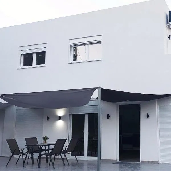 Chris house - Ξυλόκαστρο, hotel a Arakhovítika