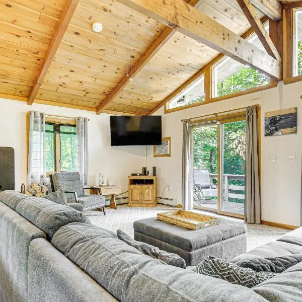 Peaceful Highland Lake Home with Kayaks, Dock Access, hotel en Bridgton