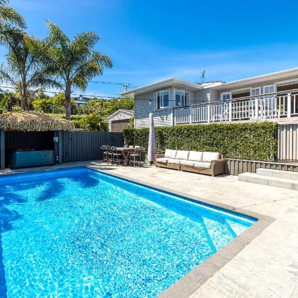 Aloha Cottage with Pool & Spa, Waiheke: Oneroa şehrinde bir otel