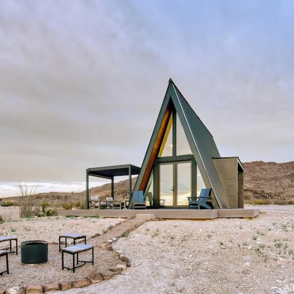 Stardust Big Bend Luxury A-Frame#3 with a fab view, hotel in Terlingua