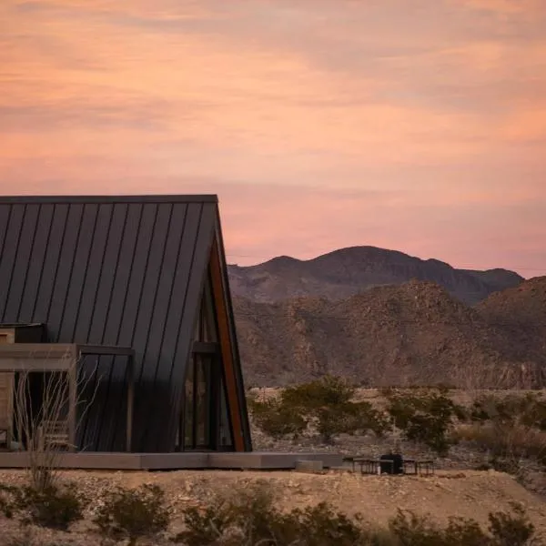 Stardust Big Bend Luxury A-Frame#10 with a fab view, hotel in Terlingua