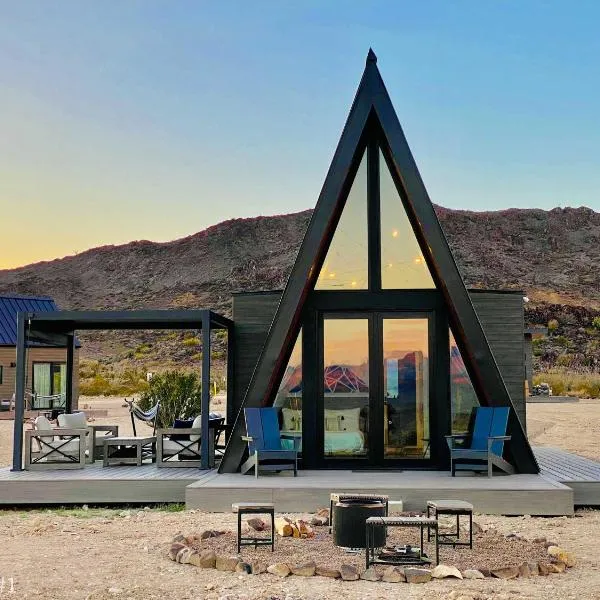 Stardust Big Bend Luxury A-Frame#1 with a fab view, hotel in Terlingua