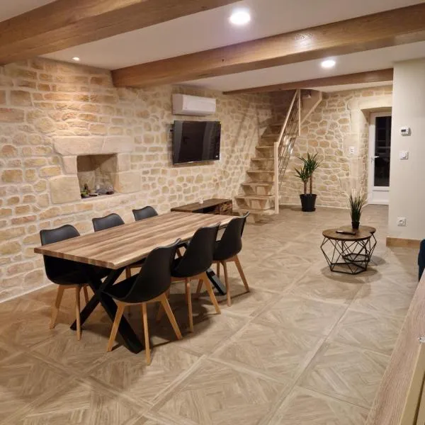 Charmante maison de ville, hotel v destinaci Chatillon-sur-Seine