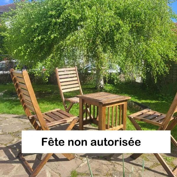 J1 St-Quentin-en -Yvelines Studio en Rez de jardin avec parking, hotel din Trappes