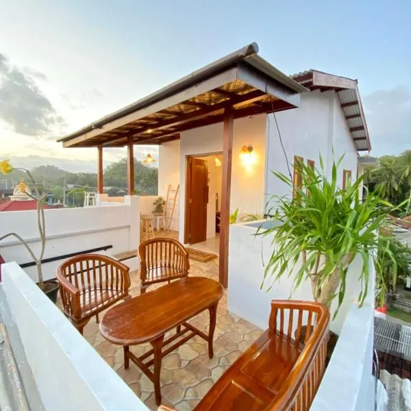 Sackstone rooftop villa, hotel in Watukarung
