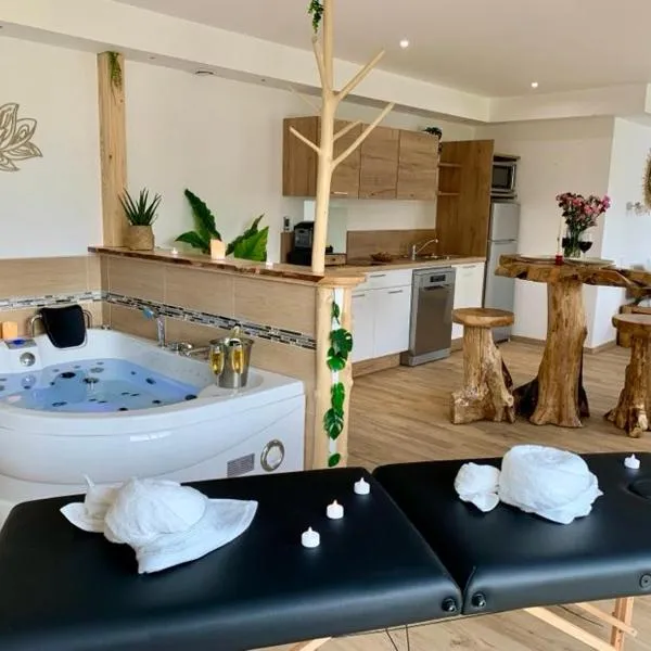 Les Nids Guérandais - Loverooms – hotel w mieście Guérande
