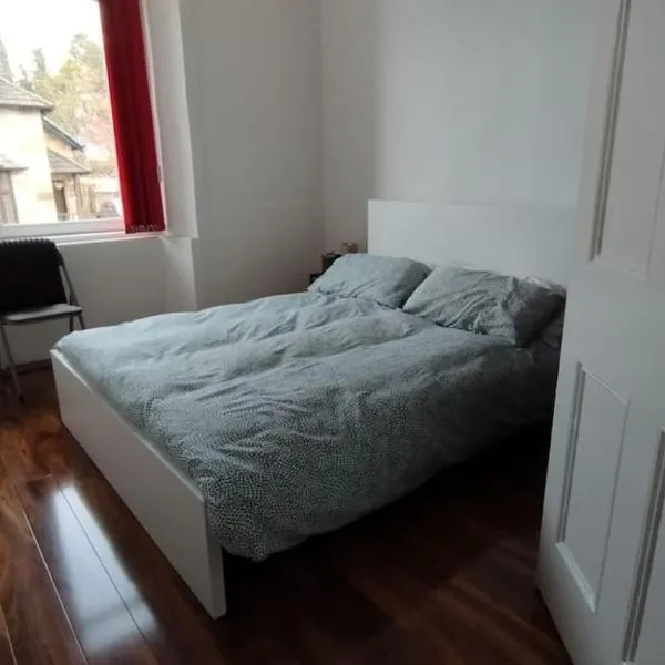 Lovely flat near Glasgow, hotel v destinaci Barrhead
