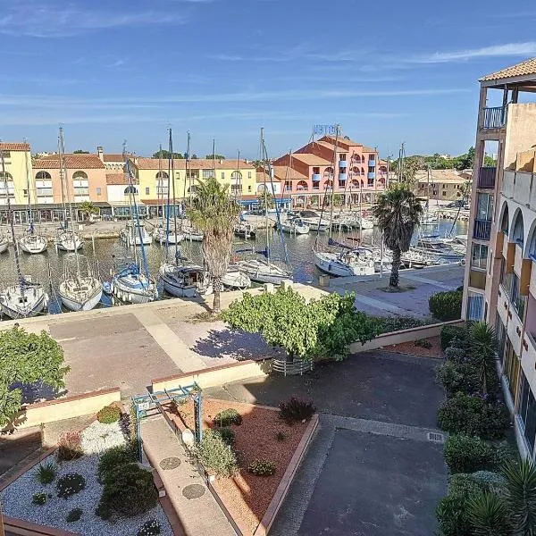Appartement vue mer sur Port de Leucate Climatisé, Parking gratuit, Linges et Serviettes inclus – hotel w mieście Port Leucate