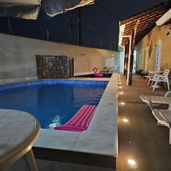 Casa Lindíssima e Espaçosa com 2 Piscinas - Adulto e Infantil, Perto da Praia, Opção da Piscina Adulto Aquecida Cobrado à Parte, 4 Quartos Frente as Piscinas, Área Gourmet Completa com Churrasqueira, Forno e Fogão a Lenha, Mesa de Bilhar, Lareira na Sala - Foto 5
