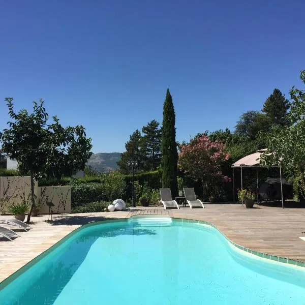 La Villa Victoria Auvergne, hotel v destinaci Cournon-dʼAuvergne