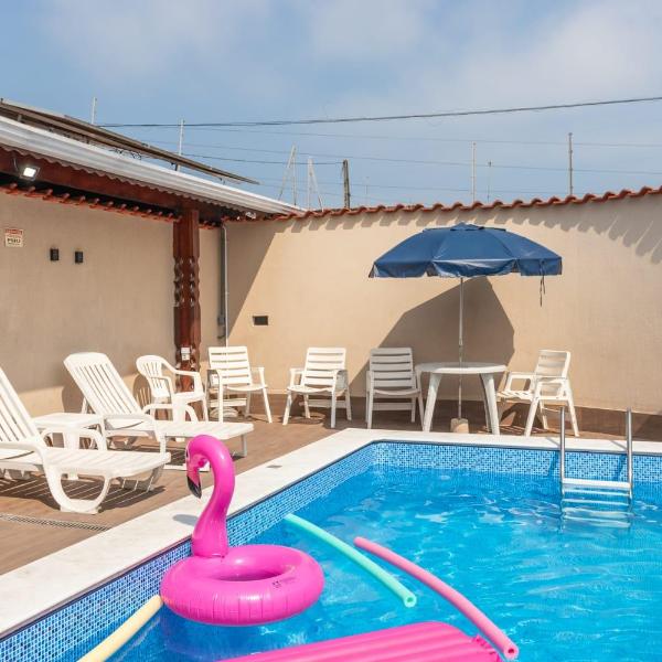 Casa Lindíssima e Espaçosa com 2 Piscinas - Adulto e Infantil, Perto da Praia, Opção da Piscina Adulto Aquecida Cobrado à Parte, 4 Quartos Frente as Piscinas, Área Gourmet Completa com Churrasqueira, Forno e Fogão a Lenha, Mesa de Bilhar, Lareira na Sala - Foto 3