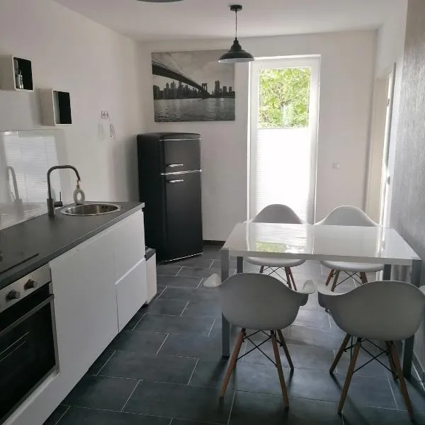 Ferienwohnung II Sarrebriese, hotel em Bottmersdorf