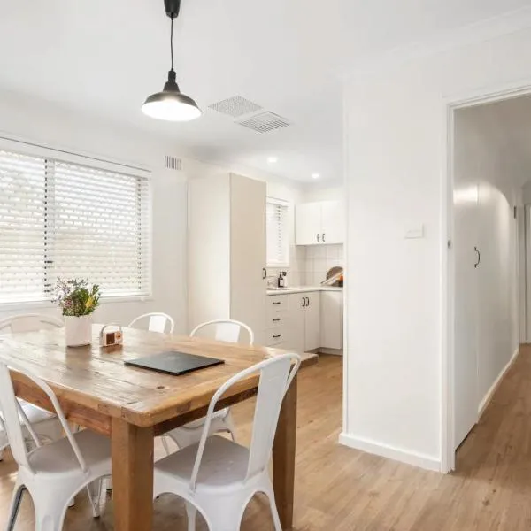 Bullion Bungalow - Stylish, Secure 3 Bed Stay, hotel v destinaci Boulder