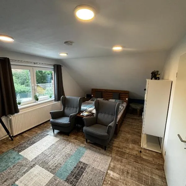 FEWO FloTi Ferienwohnung Augustfehn，Apen的飯店