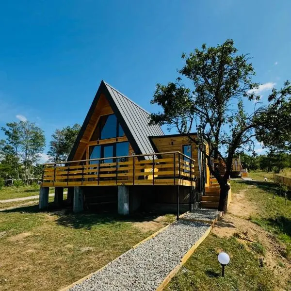IezerVenture Cabins - ChiangMai, hotel v destinaci Şelari