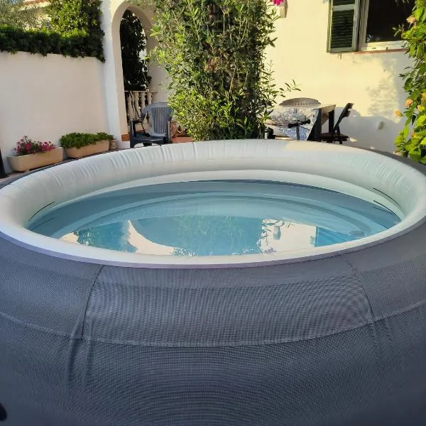 Apartamento con terraza y jacuzzi, zona ciutadella, hotel Cala en Blanesben