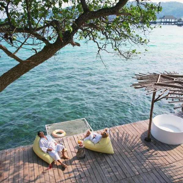 Haven Beachfront Villa Koh Larn, hotel v destinaci Ko Larn