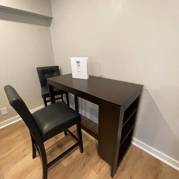 Aksarben Modern 1Bed ground level with parking, ξενοδοχείο στην Ομάχα