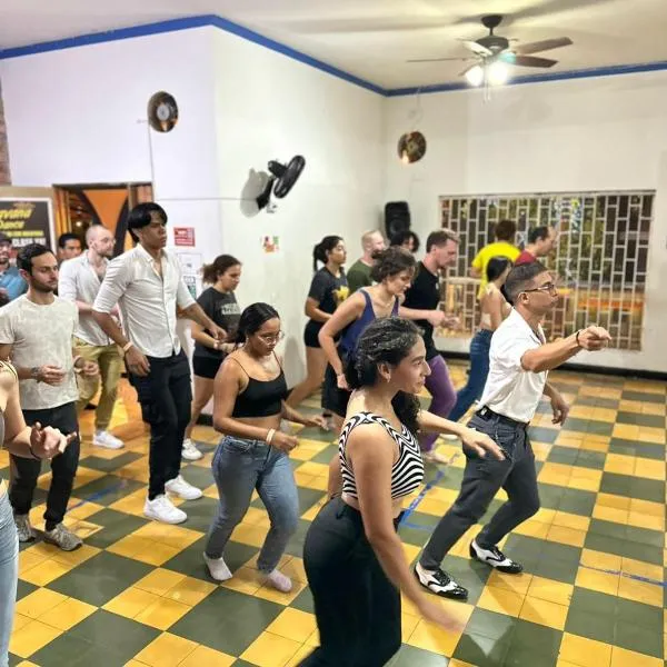 Havana Dance School & Hostel, hotel di Cali