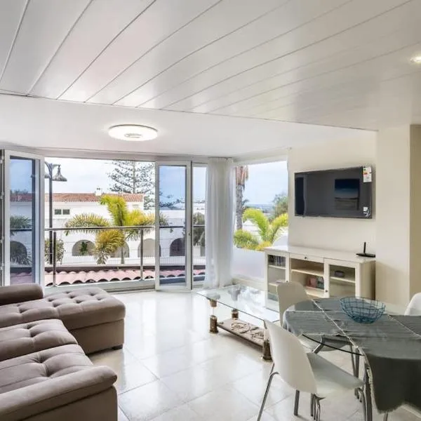 Apartment by the sea in Los Cristianos, hotel in Los Cristianos