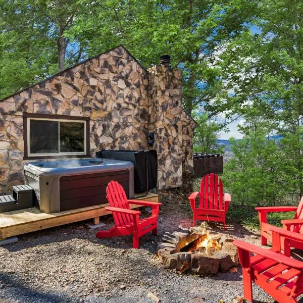 Amazing Views, Hot Tub, Fire Pit, Deck & Fireplace, hotel in Inwood