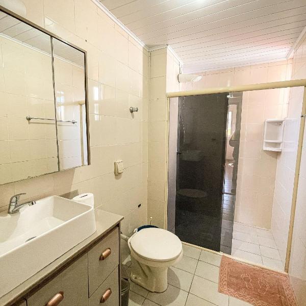 Apê Espaçoso, A/C | 300m Praia de Canasvieiras - Foto 3