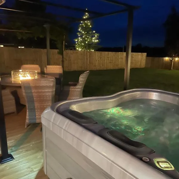 Wisteria Barn hot tub holidays in the Cotswolds, hotel a Badsey