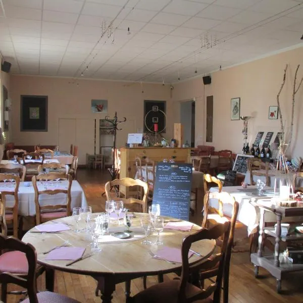 Auberge "AU BON ACCUEIL", hotel v destinácii Crouzilles