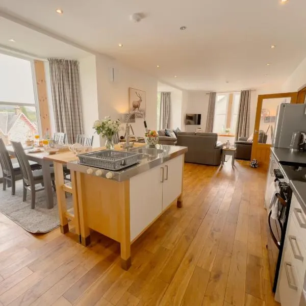 Loch Ness Gatehouse Apartments, hotel in Fort Augustus
