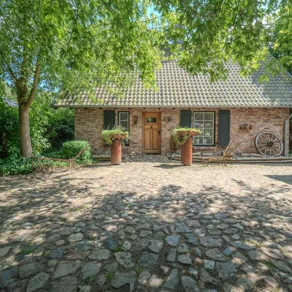 Ferienhaus mit 3 Schlafzimmern für 6 Personen: Fuhlendorf şehrinde bir otel