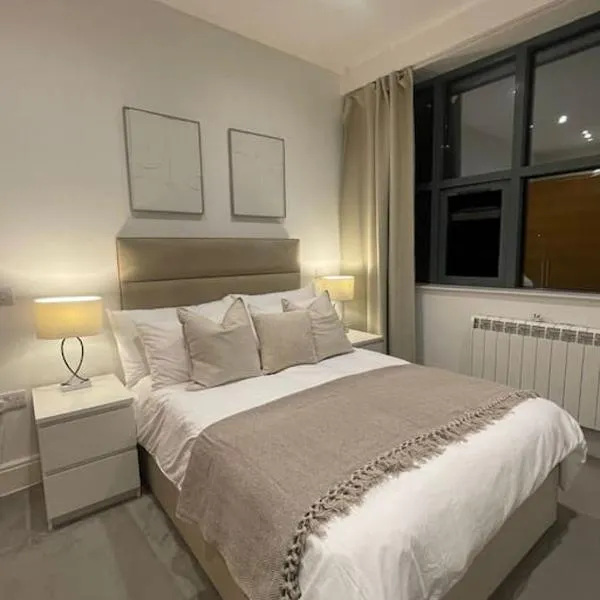 Apartment 30 mins from central London, hotel in Uxbridge