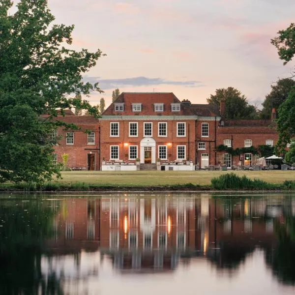 Stoke Place- Part of the Cairn Collection, hotel in Slough