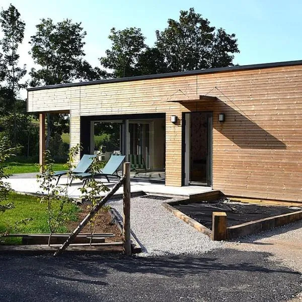 Au refuge de la colline Ecolodge 4 étoiles avec vue magnifique sur la vallée, proche de Mers les bains: Longroy şehrinde bir otel