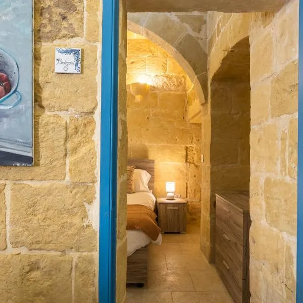 Room 6 - Family room x 3 by Solea, hotel in Għarb