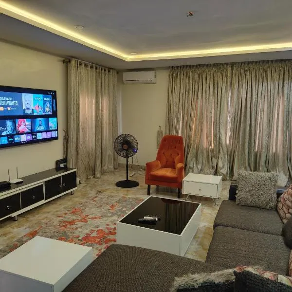The Continental Apartment, 24hrs Power, Security, Cable TV, Solar Inverter, hotell sihtkohas Garki