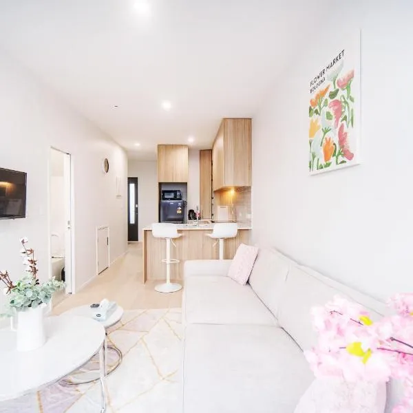 Brand new beautiful townhouse with two bedrooms and free parking, hotel in Auckland