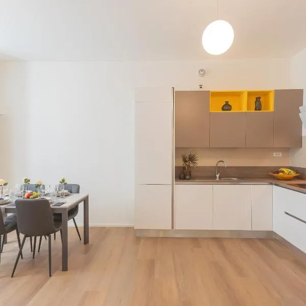 ManaraQuattro - apartament in Como near the center with free parking - Lake Como，科莫的飯店