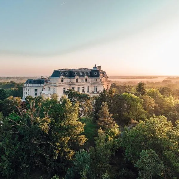 InterContinental Hotels Chantilly Chateau Mont Royal by IHG、シャンティイのホテル
