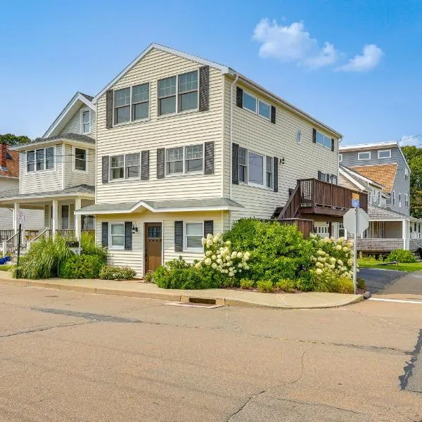 Walk to Beaches Sunny East Haven Home with Grill, hotel a West Haven