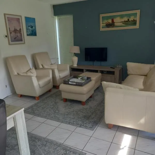 Mooie twee-onder-een-kapwoning te Vlagtwedde, khách sạn ở Vlagtwedde