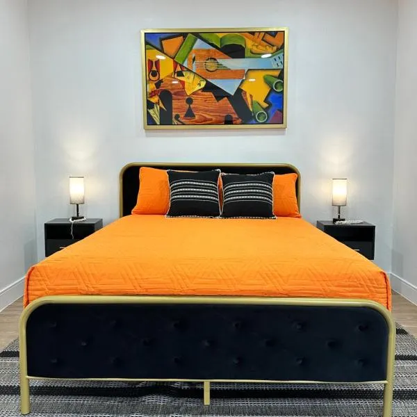 Cozy and Centric Apartment, hotel in Cape Coral