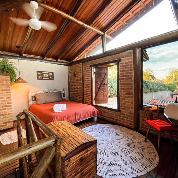 Casa de Hospedes Chalé Rustico com Banheira e Piscina Privativa a 1h de SP Espaço Totalmente Privativo - Foto 2