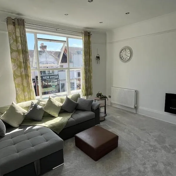 Central Two-three bedroom Beach town maisonette, hotel em Southsea
